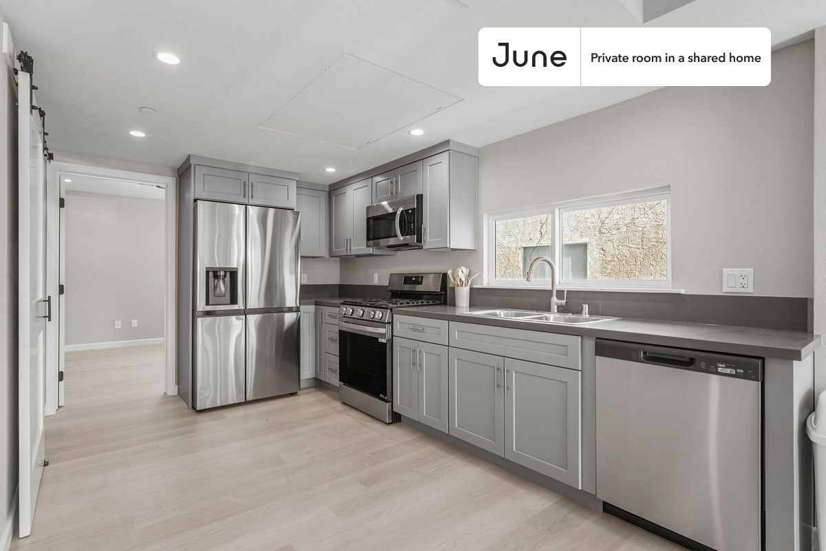 Building Photo - Room in Shared 5 bed/5 bath home