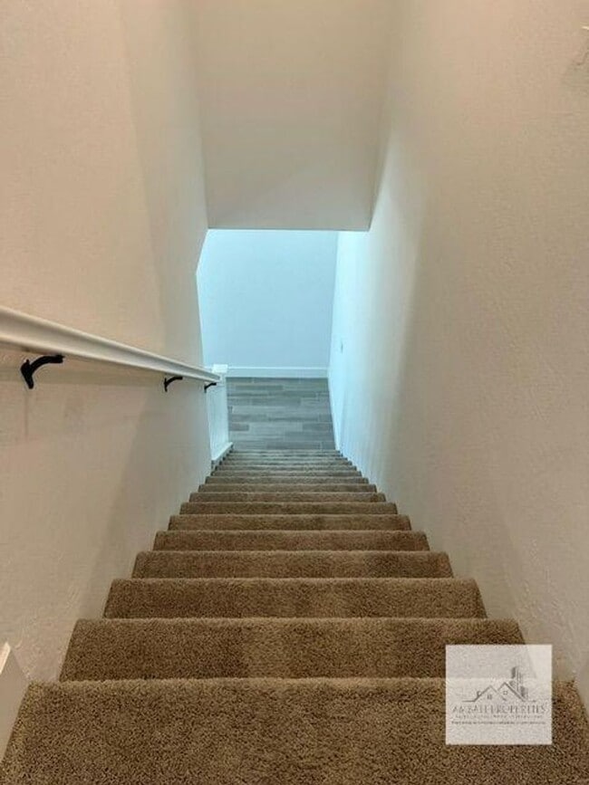 Building Photo - Beautiful Newer 3 Bedrooms 2.5 Baths Home with SOLAR!!!