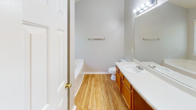 Building Photo - Recently Renovated Single Family Home in t...