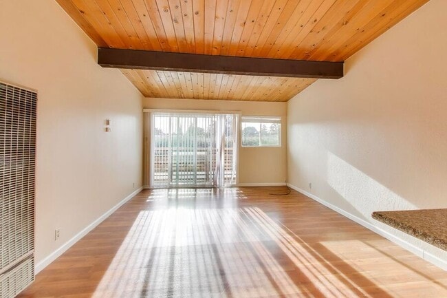 Building Photo - 22555 Linden St