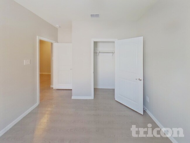 Building Photo - 110 Columbia St