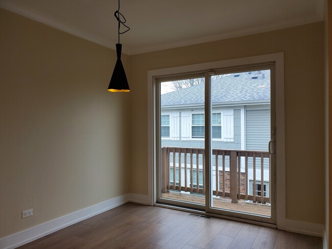 Building Photo - 16 Fernwood Ct