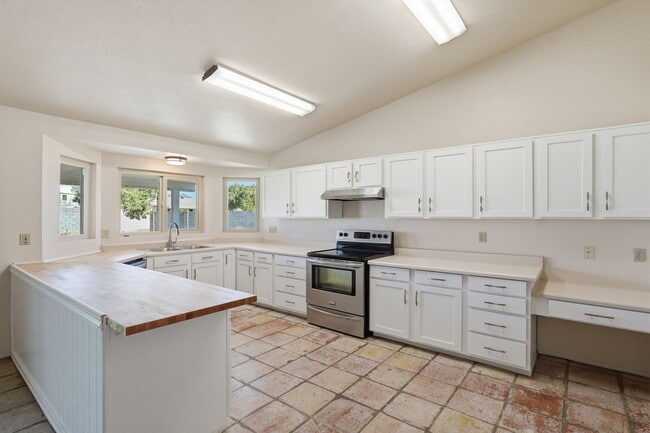 Building Photo - 7016 E Menlo St