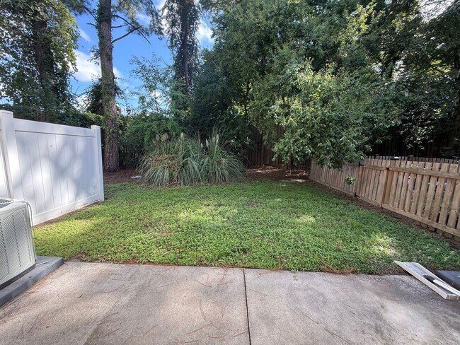 Building Photo - 4952 Date Palm Dr