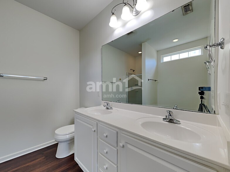 Building Photo - 127 Mercer Dr