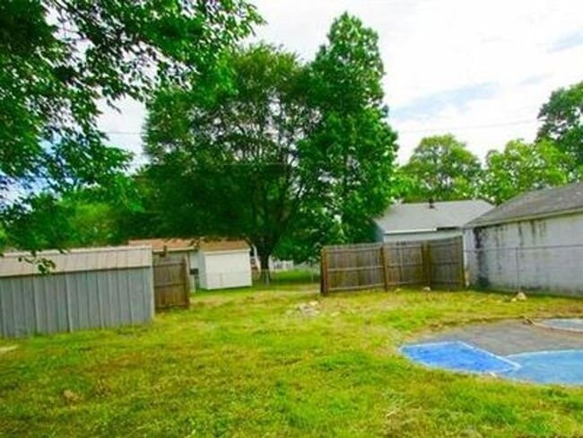 Building Photo - 2210 Shirleydale Ave
