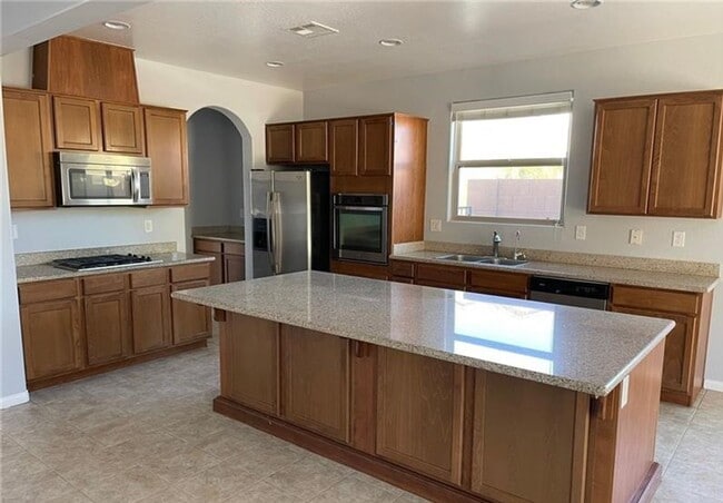 Building Photo - BEAUTIFUL 5 BEDROOM HOME IN RHODES RANCH GOLF COURSE GUARD GATED COMMUNITY!!!