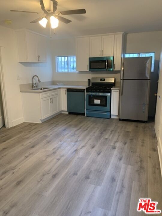 Building Photo - 627 W 79th St