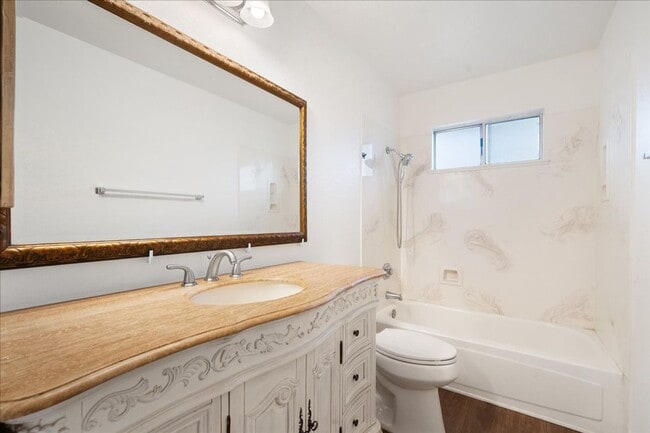 Building Photo - 1025 Marston St