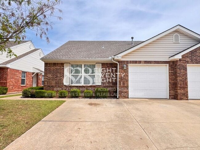 Building Photo - ADORABLE East Norman 3 Bed/2 Bath Duplex Available NOW in Eastridge!