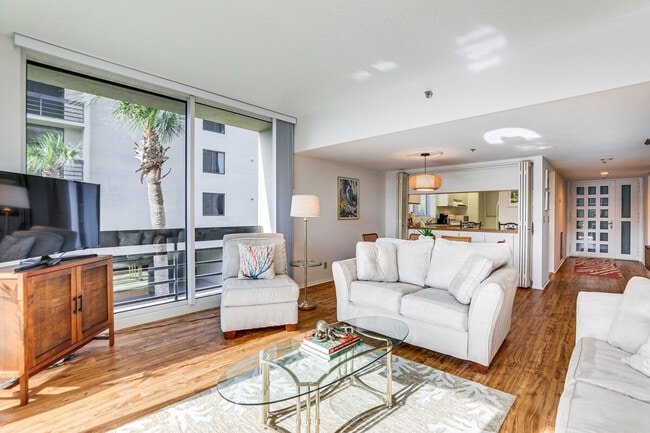 Building Photo - 1109 Gulf of Mexico Dr