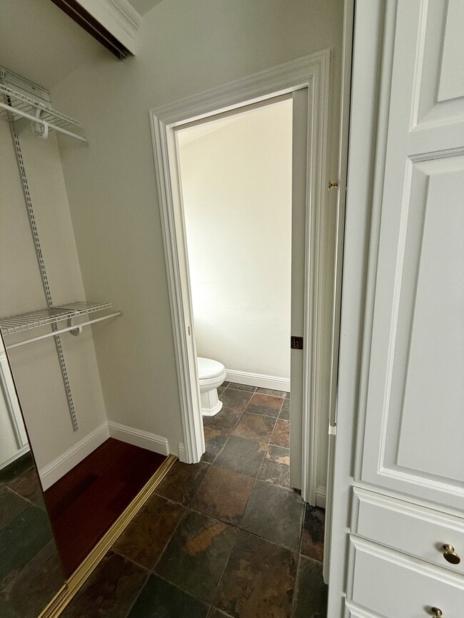 Building Photo - 143 Alamo Ave