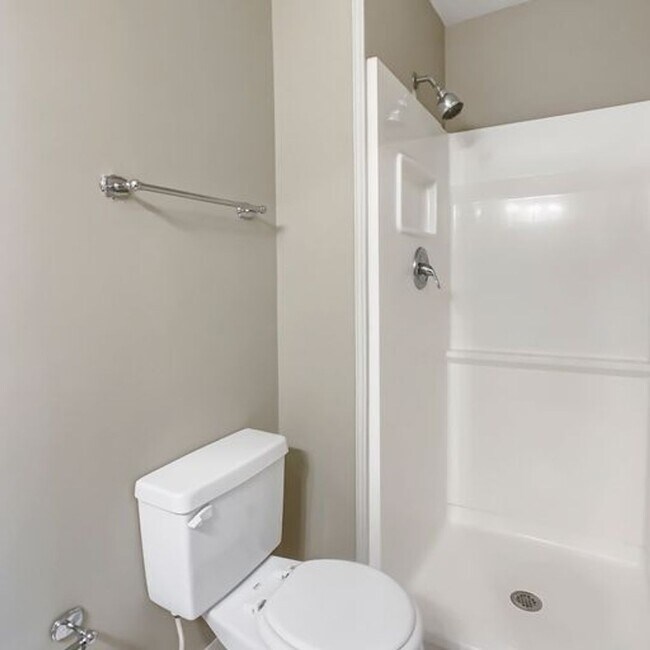 Building Photo - Cozy 3 Bed 2 Bath Available Fall 2025!