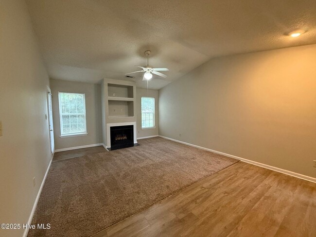 Building Photo - 106 Persimmon Ct
