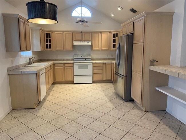 Building Photo - 332 Harris Ave