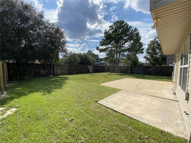Building Photo - 205 Salt Landing Cir
