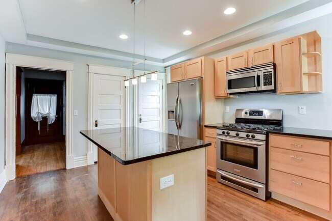 Building Photo - Renovated 3 Bedroom 2 bathroom house. Superb Master suite.