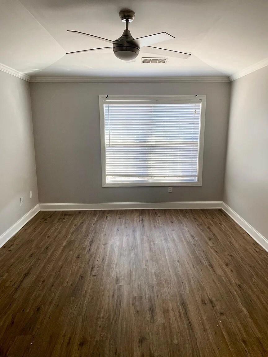 Building Photo - Room in Townhome on Bayrose Cir