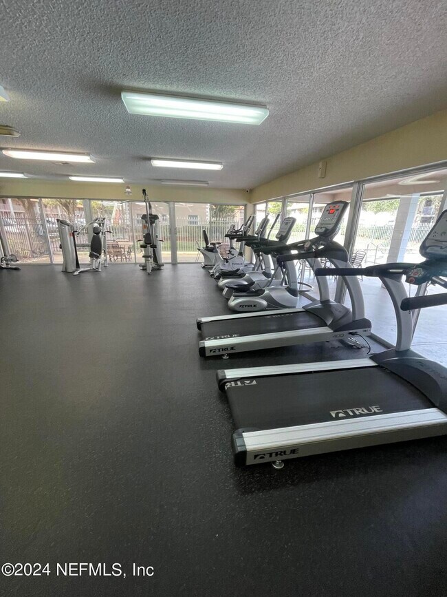 Building Photo - 8820 Royal Palm Blvd