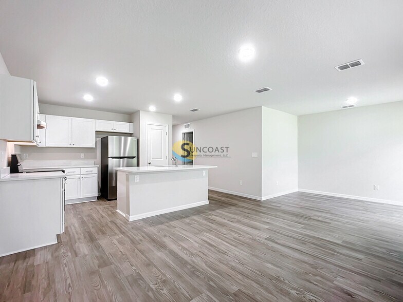 Building Photo - 18 Rainbow Ln