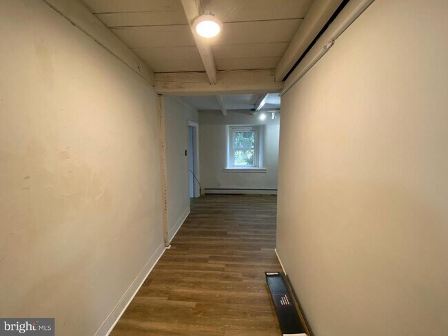 Building Photo - 2063 Hill Rd