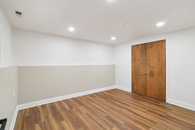 Building Photo - 23460 W N Lakewood Ln