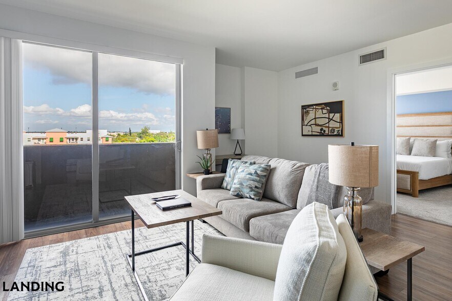 Building Photo - 200 NE 1st Ave