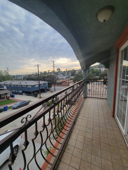 Balcony Master Bedroom - 6161 Oak Crest Way