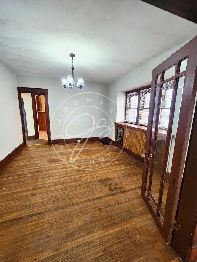 Building Photo - Very spacious lower 2 bedroom with separat...