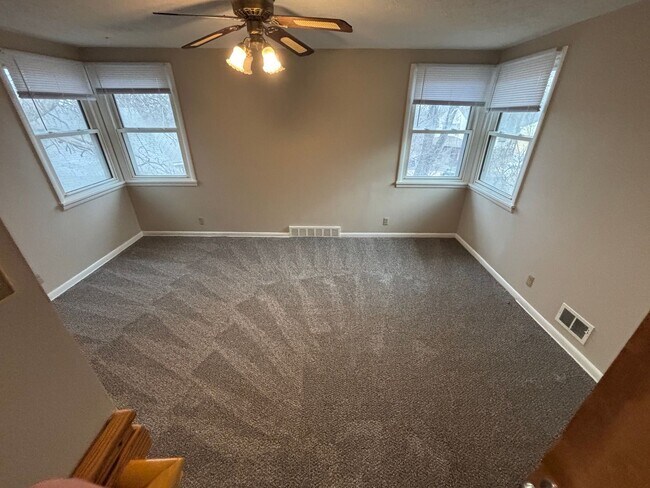 Building Photo - Charming Hilltop Home with Stunning City Views