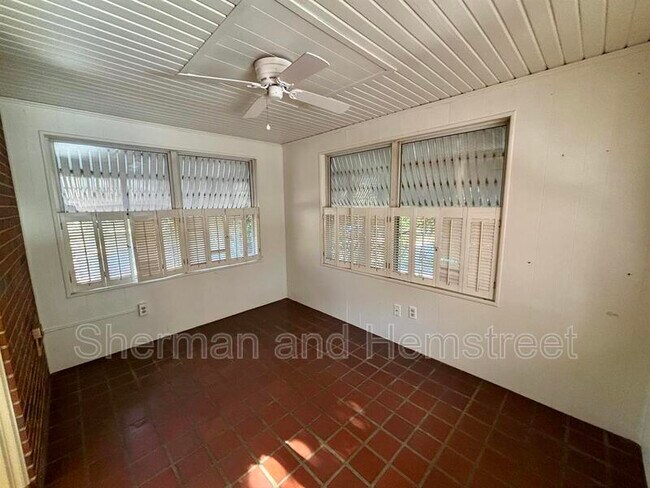 Building Photo - 2214 Kimberly Dr