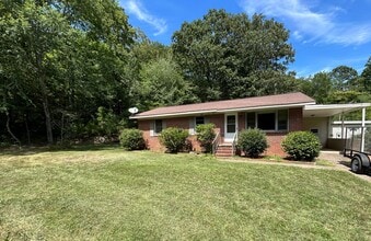 Building Photo - 14 Dogwood Ave