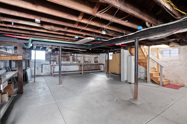 Building Photo - 5855 De Giverville Ave