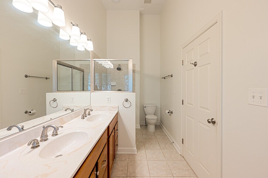 Building Photo - 43148 Katama Sq