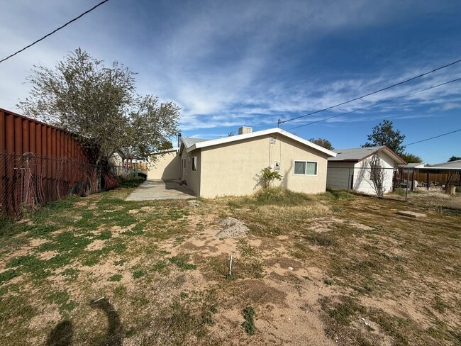 Building Photo - Affordable  3 bedroom house in Inyokern