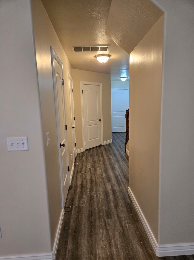 Building Photo - 3163 N Whitetail Dr