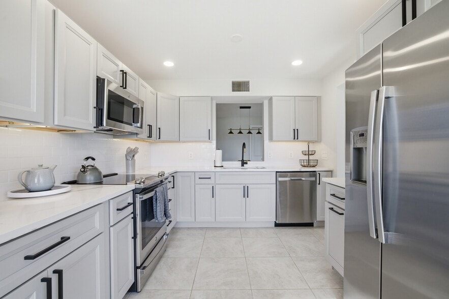 Building Photo - 12521 Kelly Sands Way