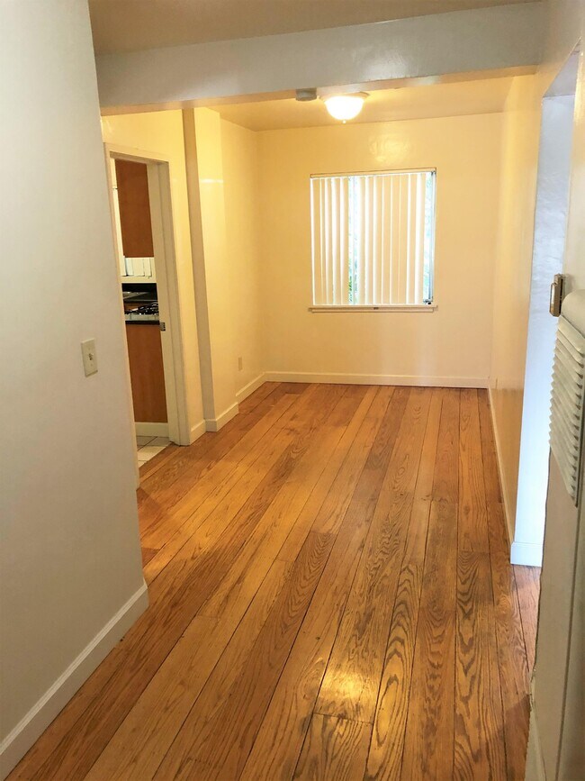 Building Photo - The Riviera