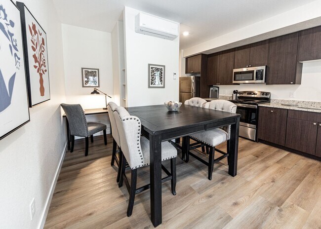 Building Photo - Westside 1 bed, 1 bath Luxury Apartment near Garden of the Gods