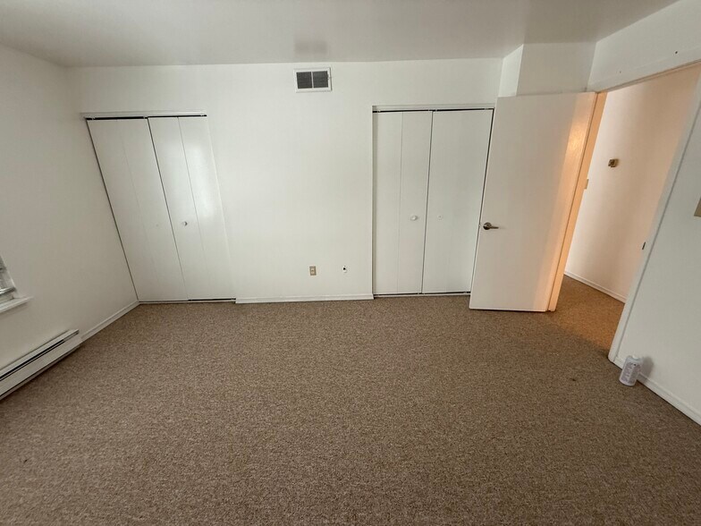 Bed room - 96 Candlewood Dr