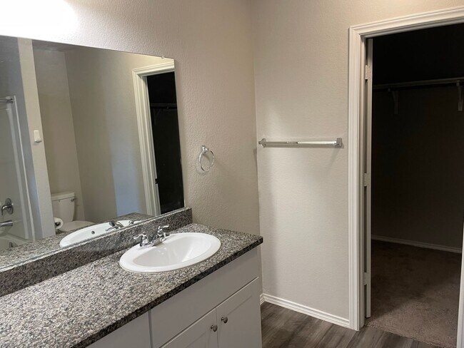 Building Photo - AVAILABLE IN BULVERDE!  In Hidden Trails S...