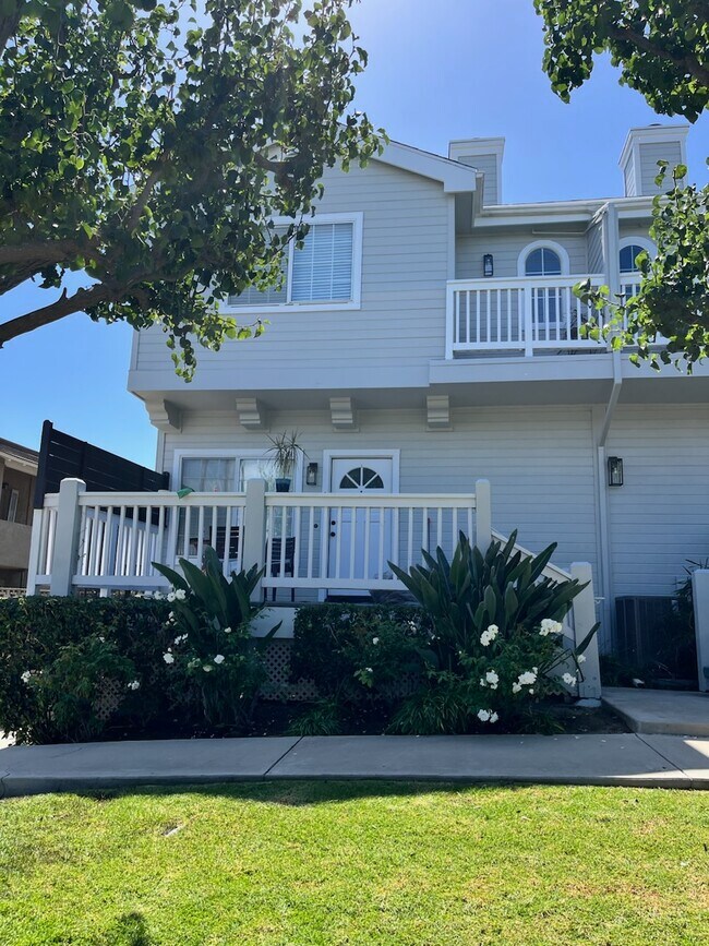 Front Entry/Porch - 357 W Wilson St
