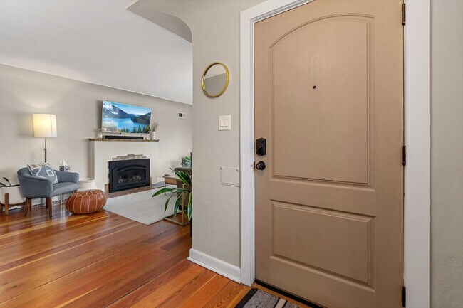 Building Photo - Available Now! Wonderful Sloan's Lake Home