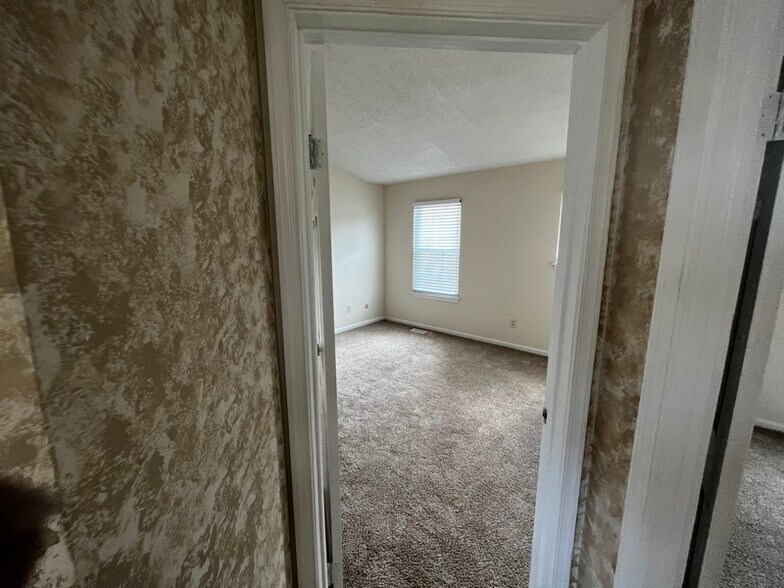 Building Photo - 343 Lee's Ml Dr