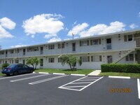 Building Photo - 1115 Lake Terrace