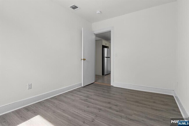 Building Photo - 262 Parker Ave