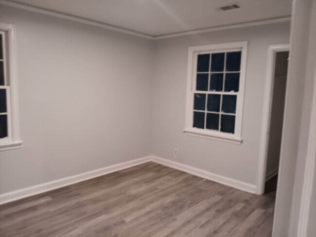 Building Photo - Available Now – 3BR / 1BA Home