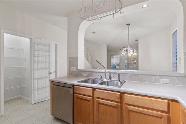 Building Photo - 16100 S Great Oaks Dr