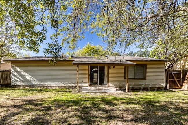 Building Photo - 118 N Meadow St