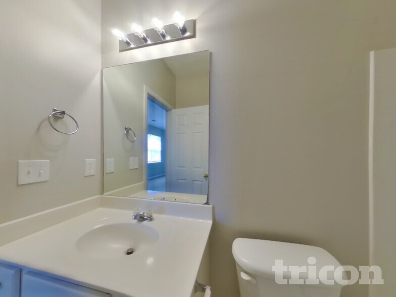 Building Photo - 1427 Wilshire Way